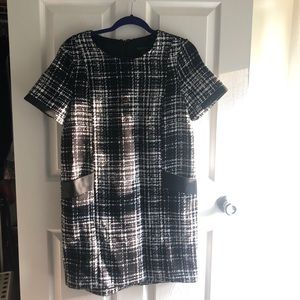 Banana Republic Black and White Shift dress
